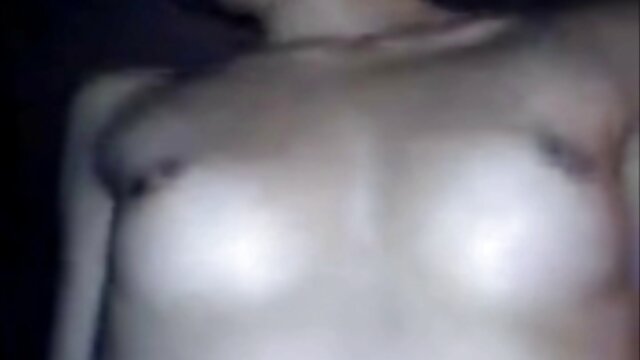 Jayden devient méchant sur un pas de culotte porno mur rouge huileux
