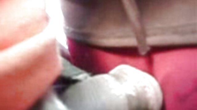 Dominatrix ancrant la chasteté fagot video porno couche culotte