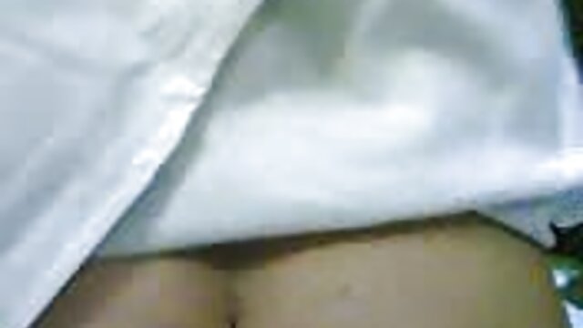 Une ado culotte porn tube mignonne suce deux mecs