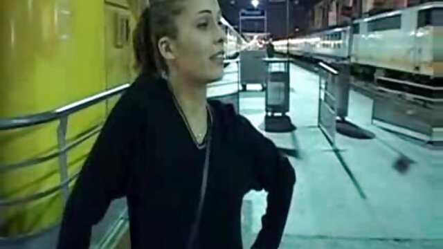 La belle-mère Yasmin Scott baise une grosse bite pour une culot porno éjac faciale et un cocu