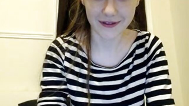 Jeune mignonne française baisée durement et jizzed culotteporno dessus