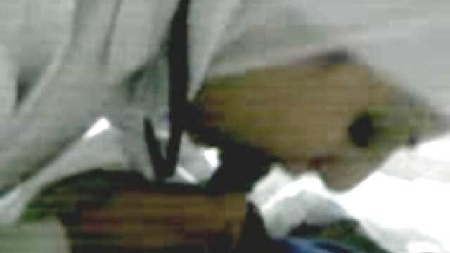 Hoertje Donna pijpt en komt spuitend video sex culotte klaar 69