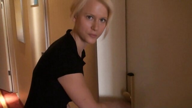 Shione Cooper baise au Japon AMWF porn petite culotte