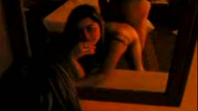 Brooke joue au billard sex petite culotte sexy avec des balles Vans