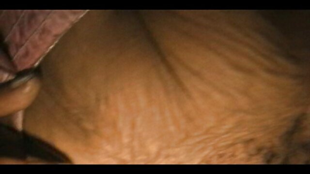 Une fille mince endure une canne mince! culotte blanche porno