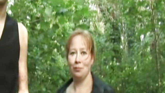 Jav amateur porn sans culotte Yuina sourit alors qu'elle baise dans une action non censurée