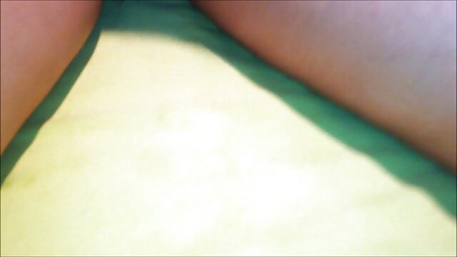 Salon de porno couche culotte masturbation d'espion