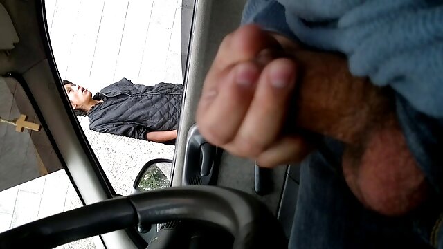 Une ado video x culotte serrée adore se doigter sous sa culotte
