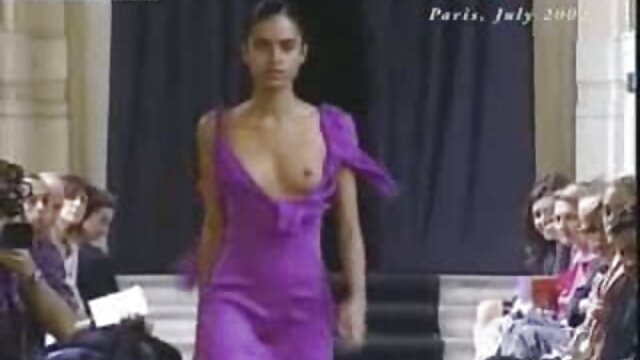 Secrétaire ébène en bas éjacule sur culotte sexy xxx son bureau