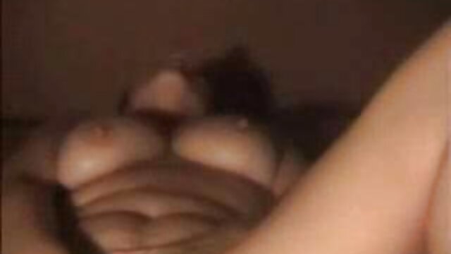 Petite nympho Gina porno culotte blanche Gerson mange du sperme après une grosse bite