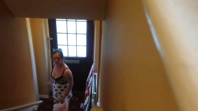 Rina Ellis se culotte satin porno fait remplir les trous de sperme de creampie par