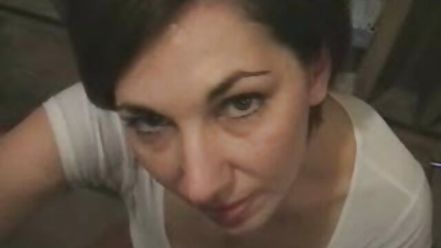 Énorme bite transexuelle en fellation culot porno interrupteur avec jeune homme allemand